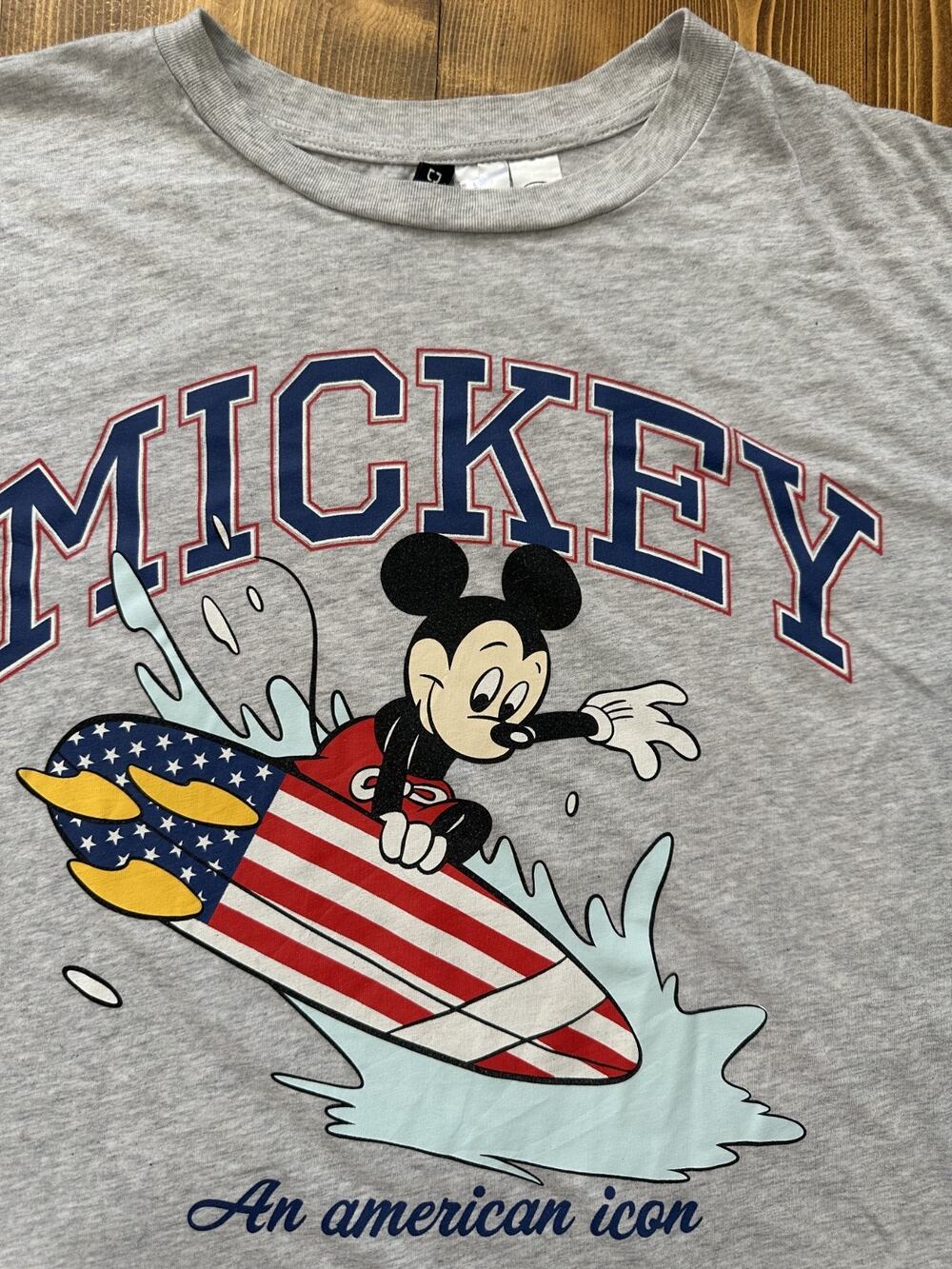 Divided H&M Disney Mickey Mouse American Icon Surfing T-Shirt Gray Unisex Large